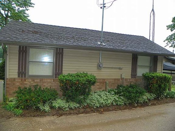 3rd image of 950 E Long Lake Dr