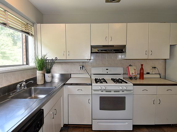 5th image of 10613 Kenilworth Ave #10613