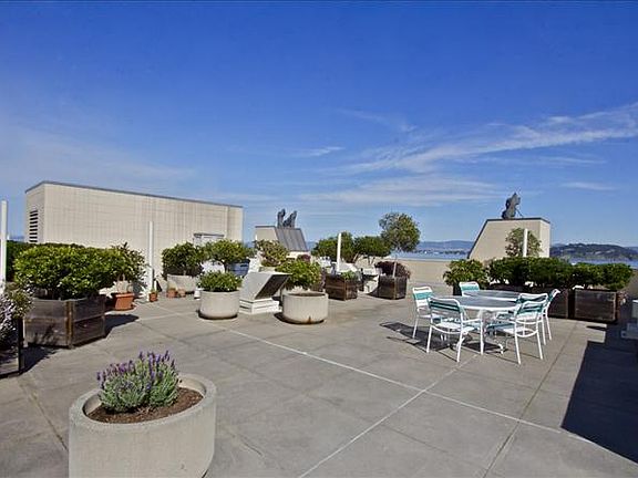 4th image of 150 Lombard St APT 901
