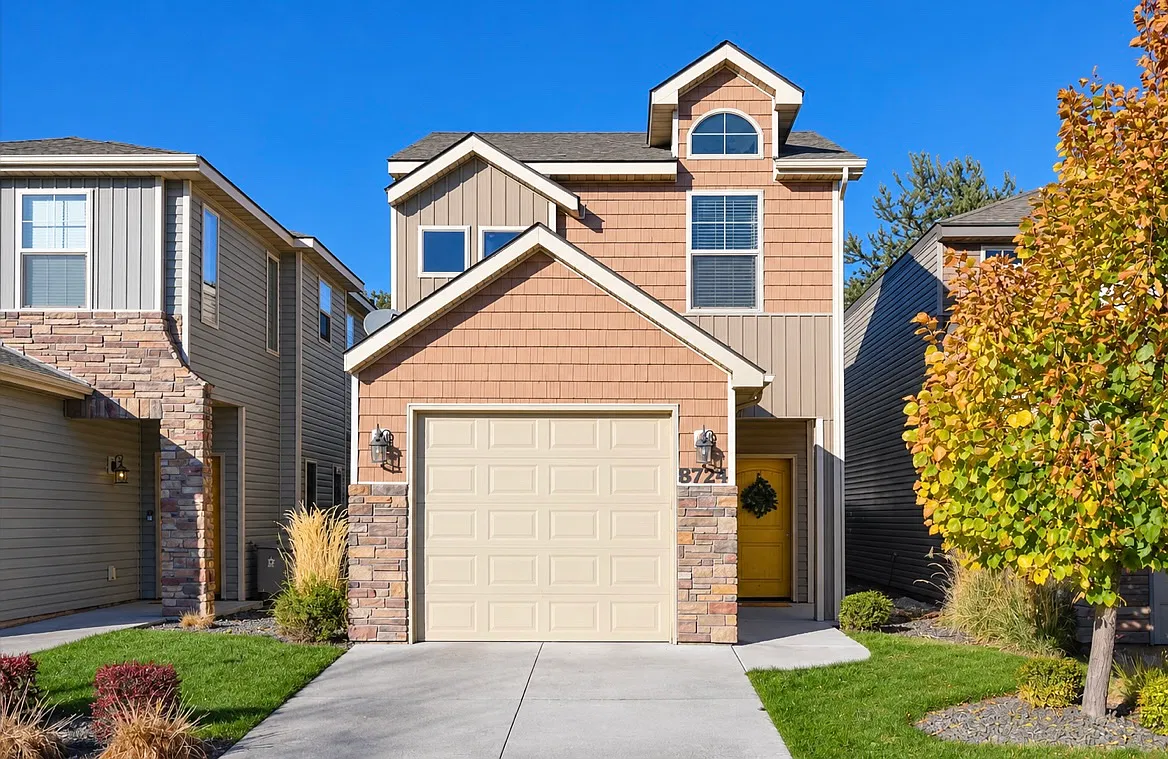 3 bed, 2.5 bath, 1387 sqft, $2,600 — Photo 1