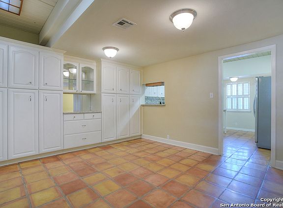 4th image of 3102 Eisenhauer Rd APT A5