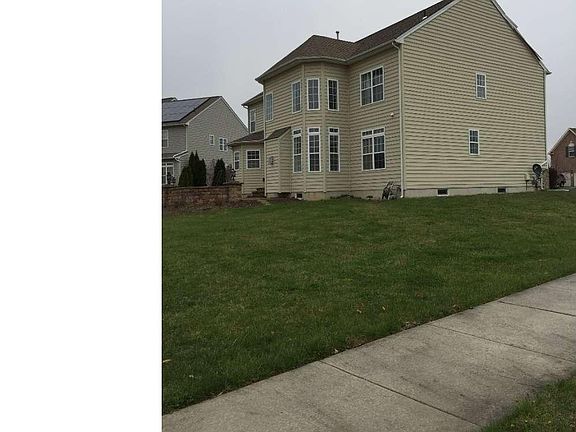 3rd image of 219 Bucktail Dr