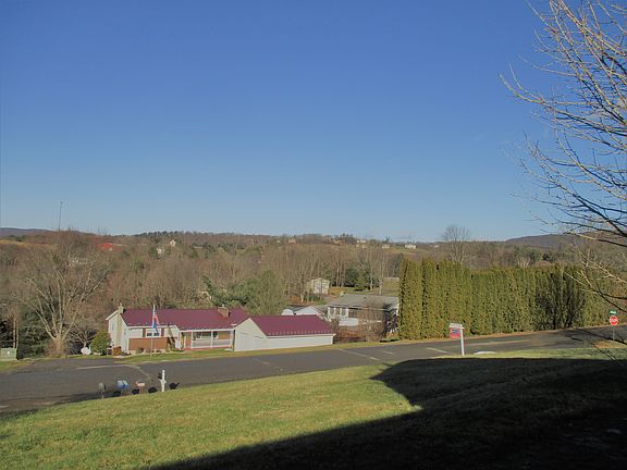 3rd image of 142 Airline Dr