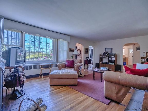 5th image of 585 Lucas Ave