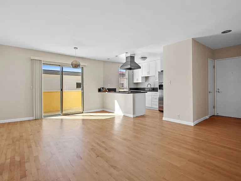 1133 16th St in Santa Monica - North of Wilshire Blvd! — Photo 4