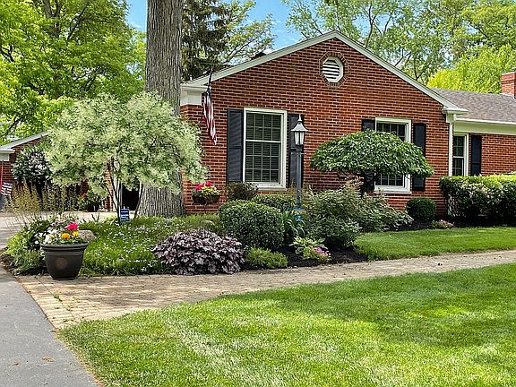 2nd image of 6592 Woodbriar Ln