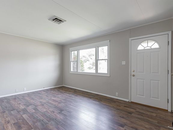 5th image of 704 Windsor Ave