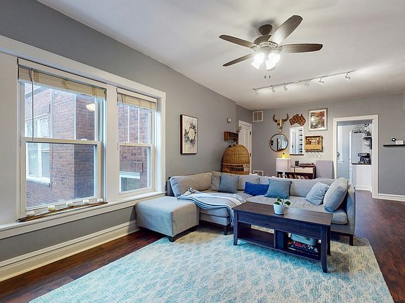 3rd image of 1620 W Diversey Pkwy #3C