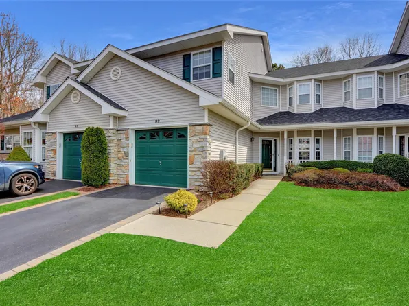 39 Willow Wood Drive #39, Setauket, NY 11733