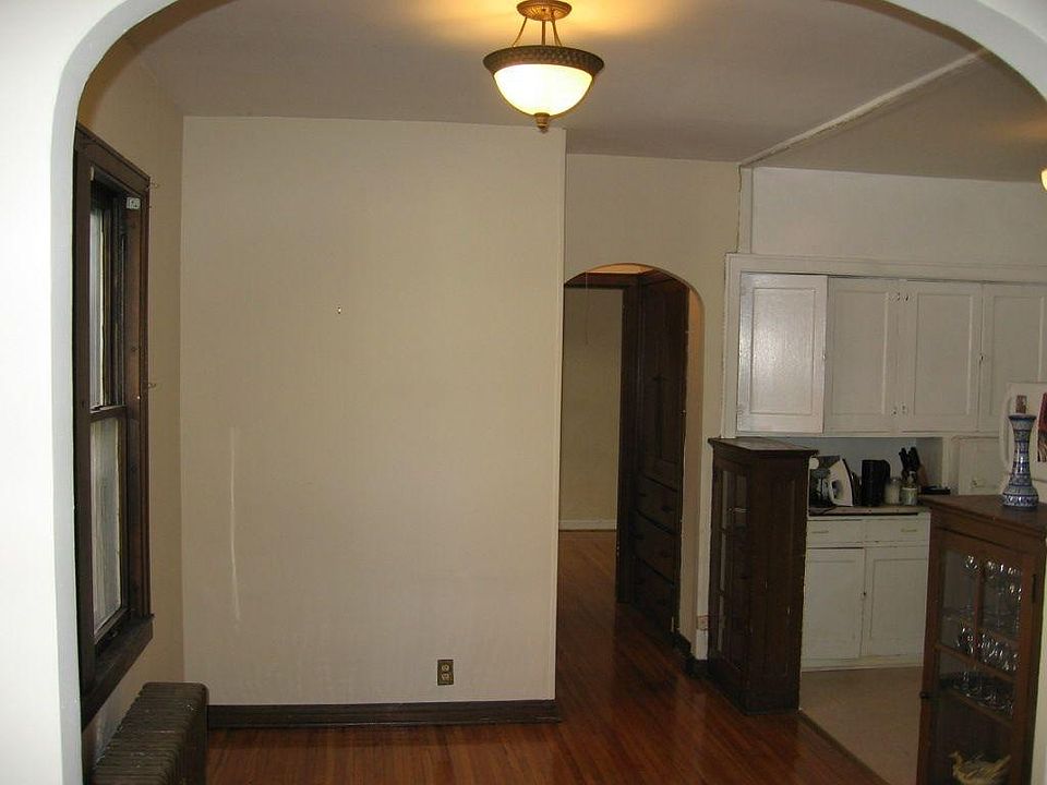 2nd image of 2705 Dupont Ave S #102