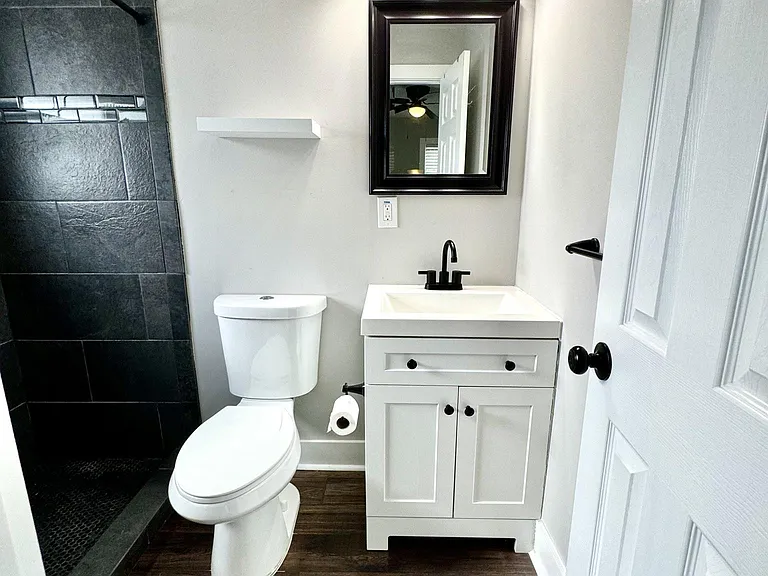 304 N Hyde Park Ave #B — Photo 12