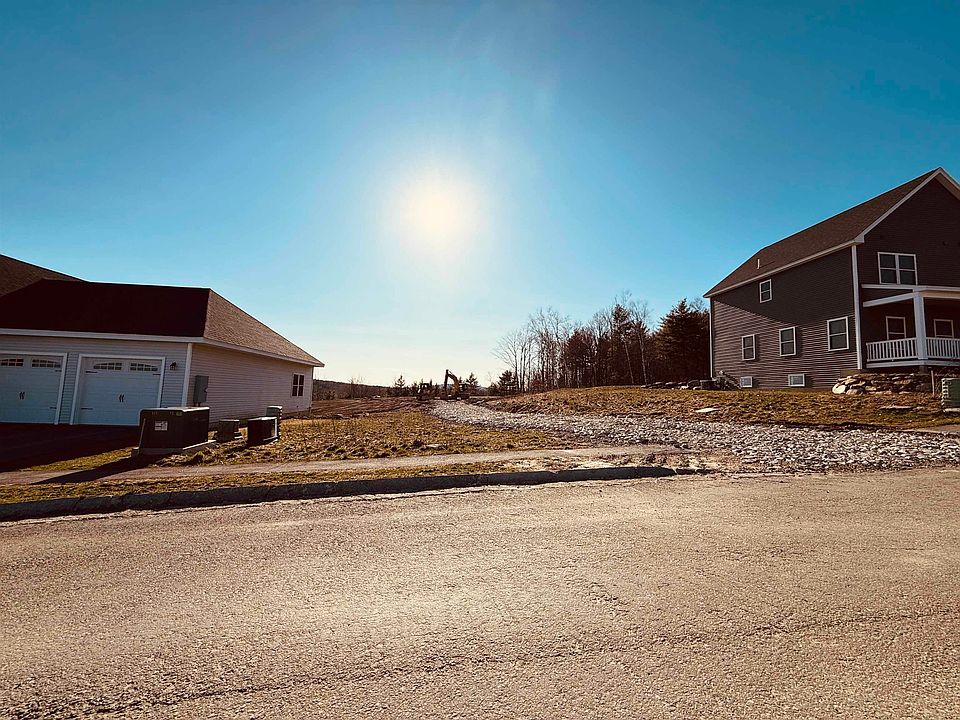 2nd image of 28 Eisenhower Drive
