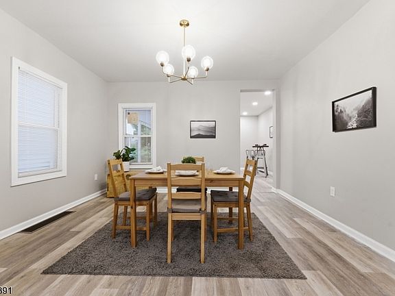 5th image of 58 Bennett St