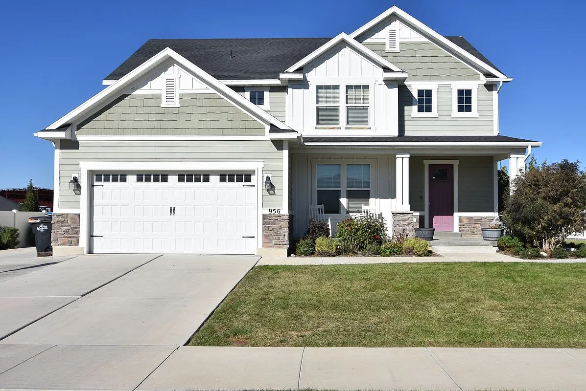 4 bed, 2.5 bath, 4362 sqft, $2,950 — Photo 1