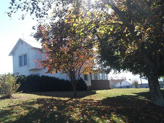 5th image of 221 Country Ln