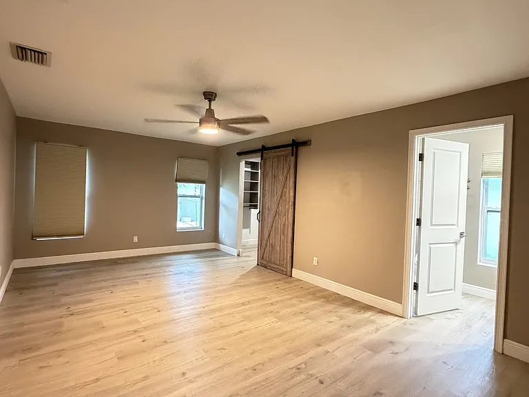 4140 SW 6th Pl — Photo 10