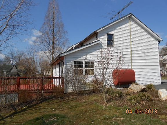 3rd image of 110 1st Ave
