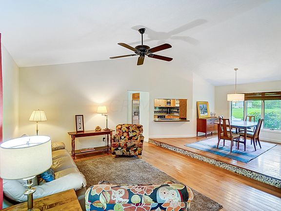 4th image of 48 Webster Cir
