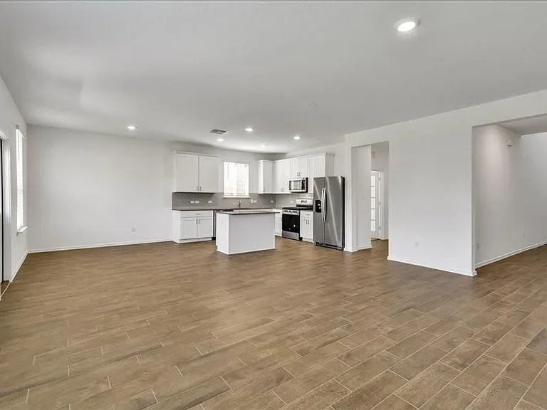140 Banyon Dr — Photo 15