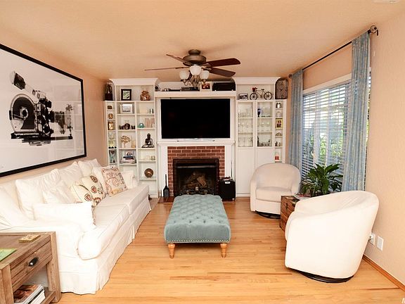 3rd image of 1624 Mariposa Way