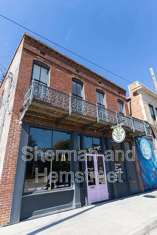 2 bed, 1.0 bath, 1365 sqft, $2,100 — Photo 1