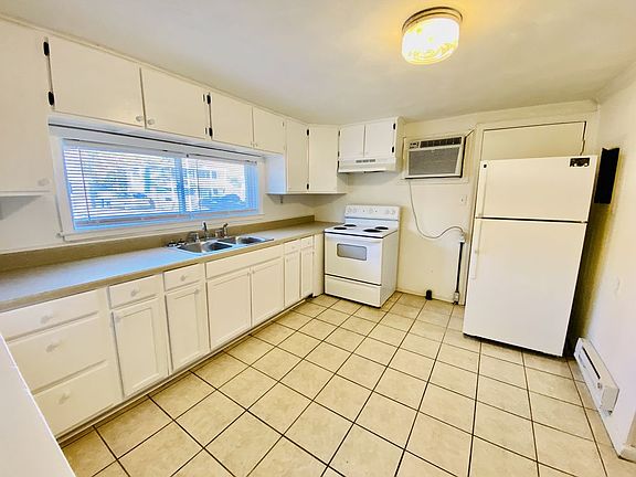 3rd image of 472 N Oceana Blvd Unit 1