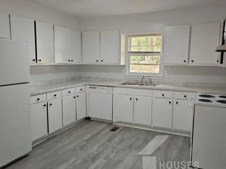 507 Garrett St — Photo 4