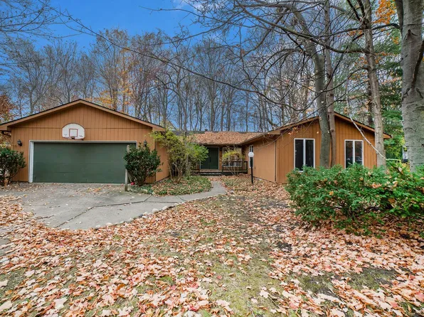 1865 Oakland Dr, Mount Pleasant, MI 48858