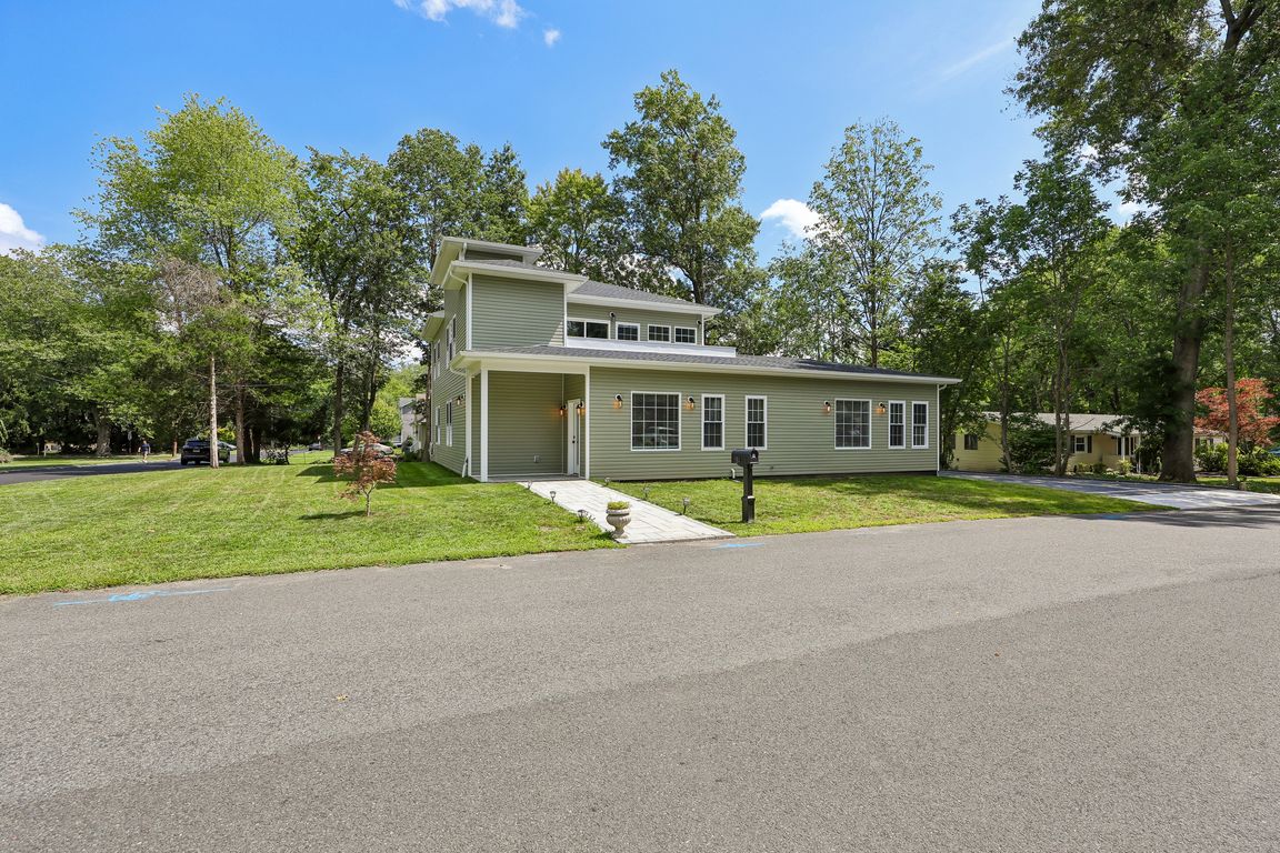 Gates Ave-S2508-001.jpg