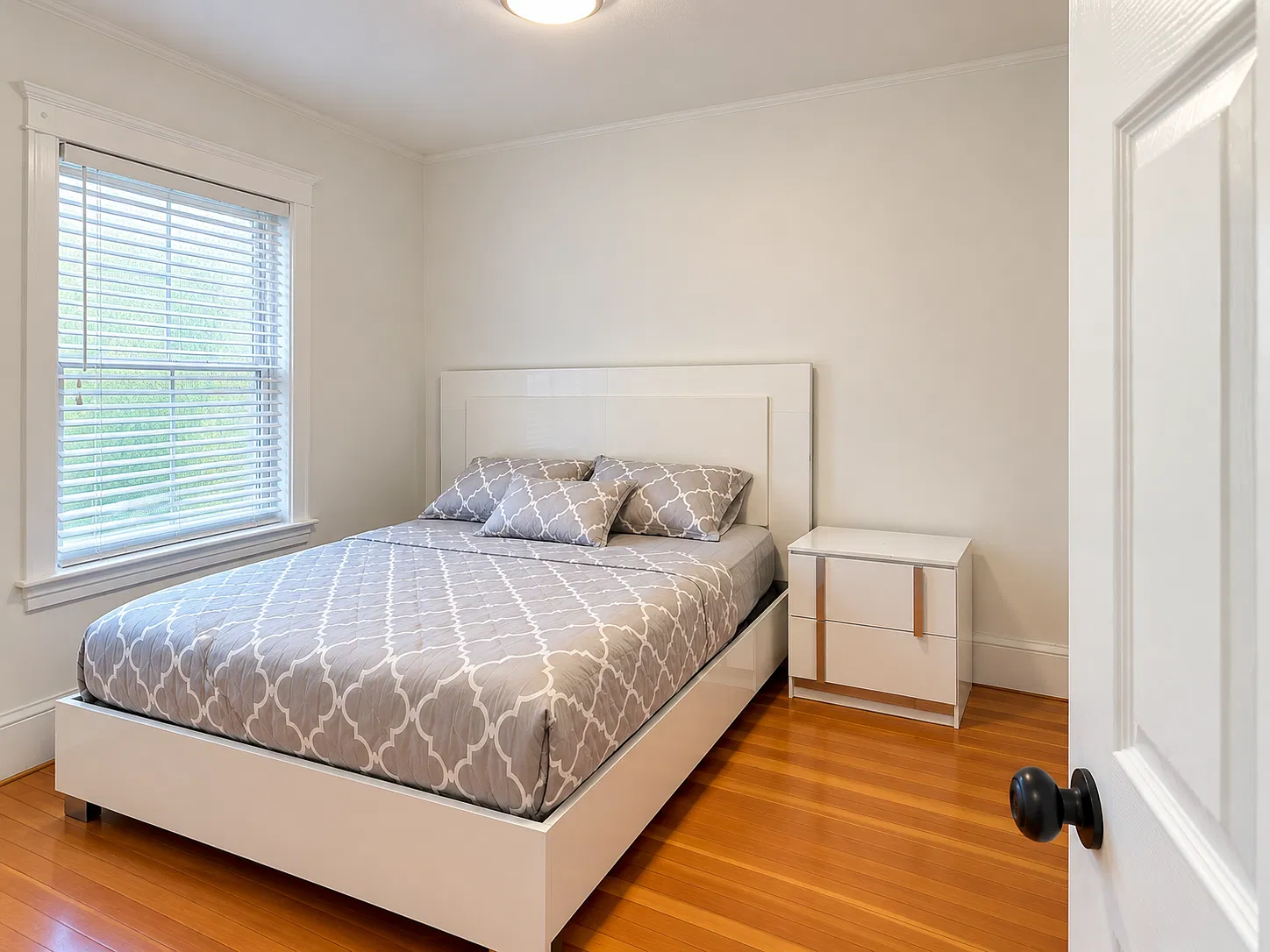 3 bed, 1200 sqft, $3,400 — Photo 4