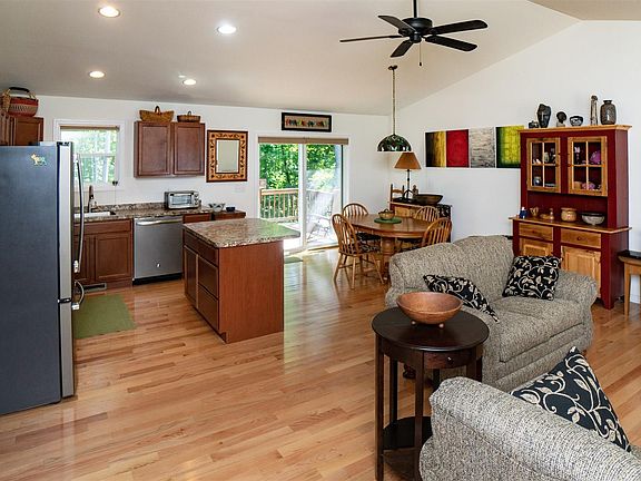 4th image of 14 Parkview Ln