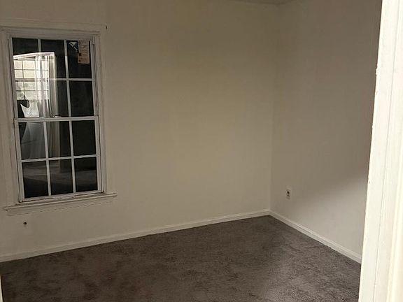 Middle bedroom