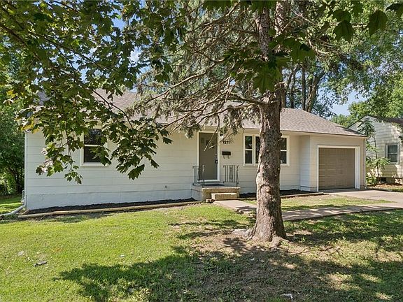 3rd image of 1211 NE 67th Pl