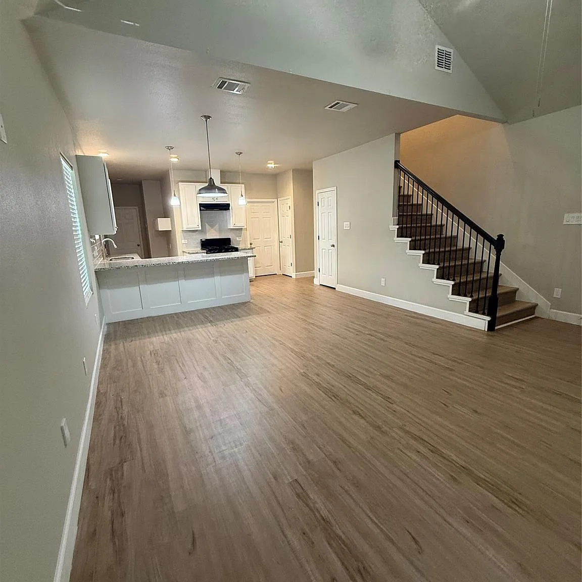 3 bed, 2.5 bath, 1487 sqft, $1,695 — Photo 1