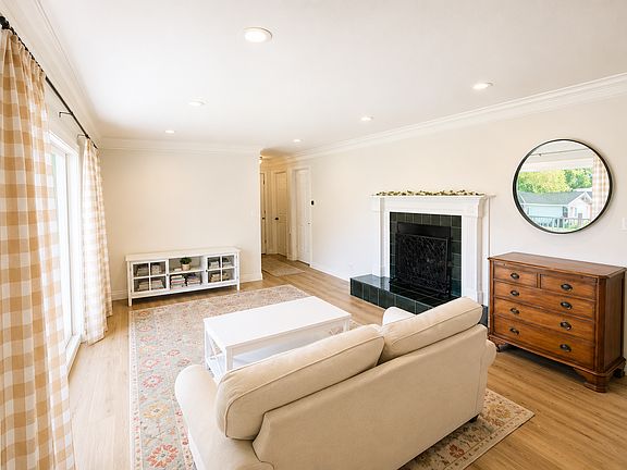 2nd image of 3023 E La Joya Dr