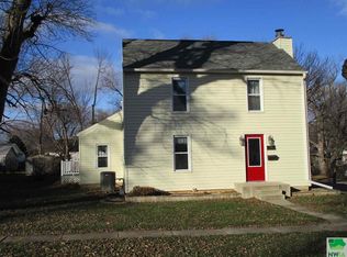 936 W Bluff St, Cherokee, IA 51012