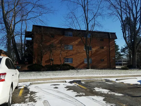 2340 186th St APT 5, Lansing, IL 60438