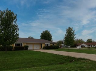 2547 N 4645th Rd #B, Somonauk, IL 60552