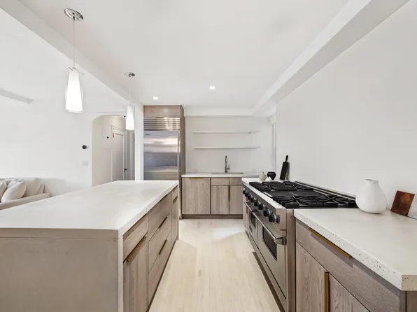 433 East 51st Street image 3 of 19