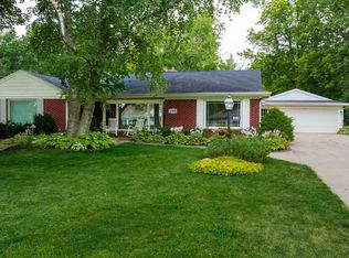 1146 Highview Ln, Green Bay, WI 54304