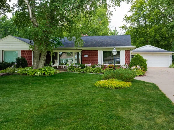 1146 Highview Ln, Green Bay, WI 54304