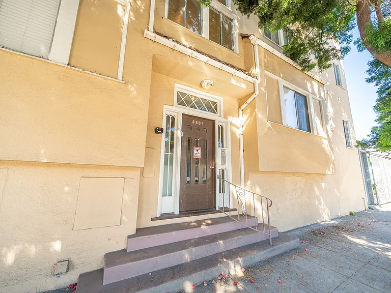 5601 Shattuck Ave — Photo 2