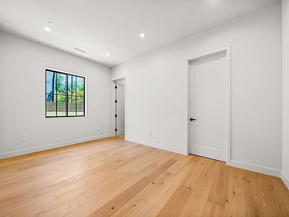 4th image of 23033A Leonora Dr