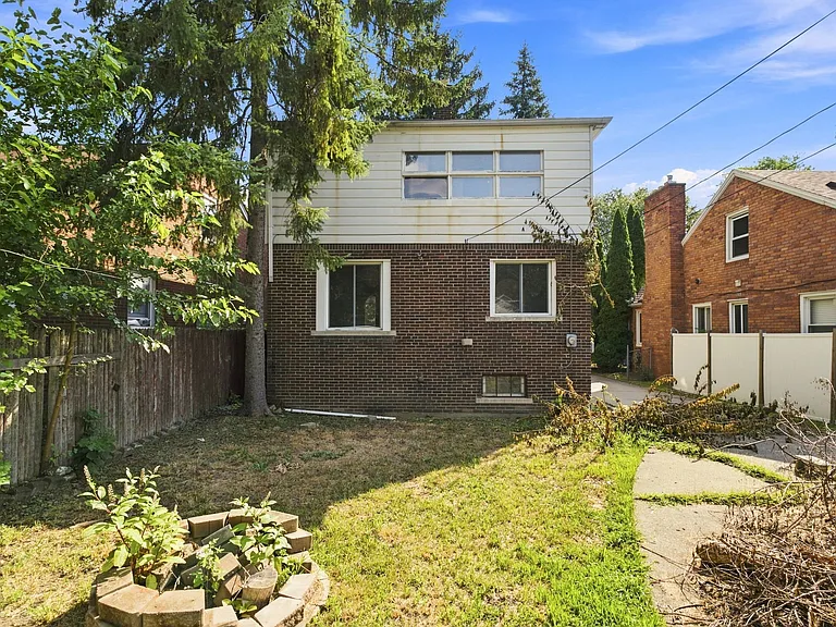 5573 Three Mile Dr — Photo 7