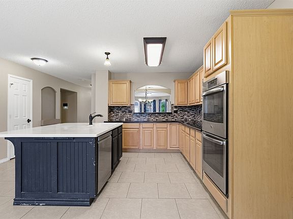 5th image of 829 Elbe Dr