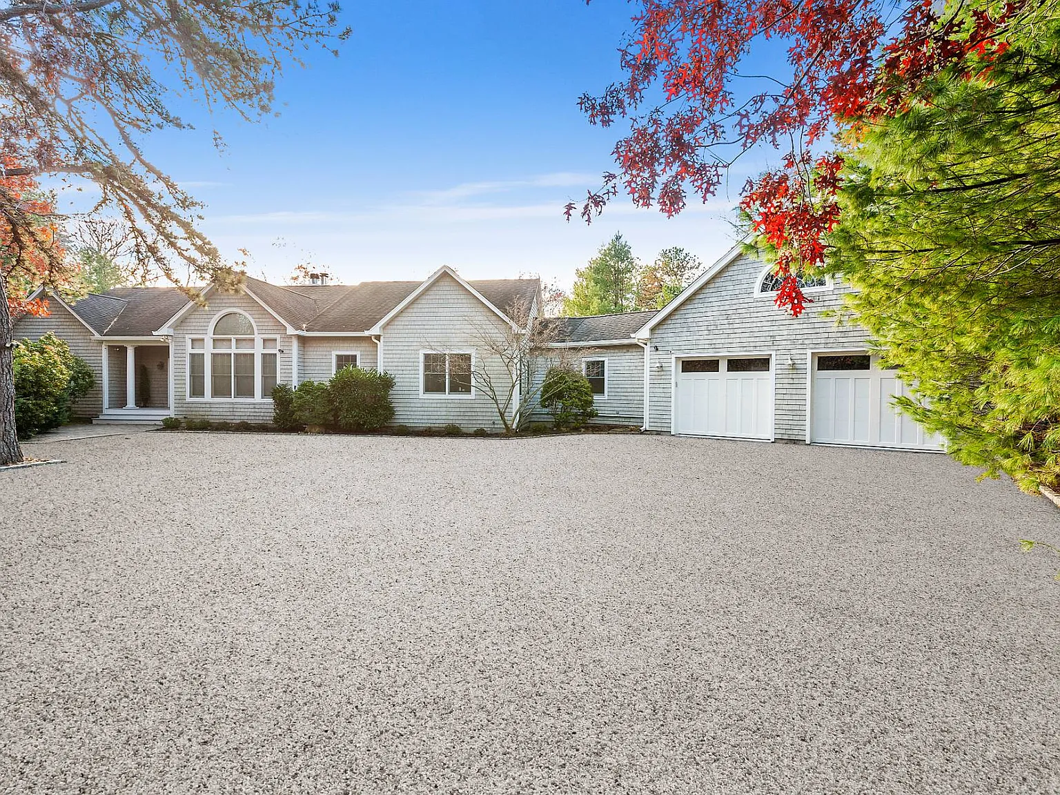 Wainscott Privacy 5 Bedrooms with Tennis — Photo 1