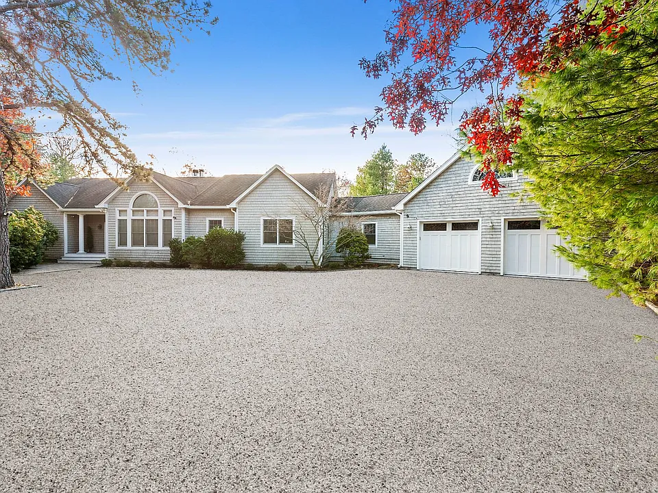 492 Sag Harbor Tpke