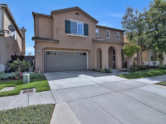 2nd image of 10 La Jolla St