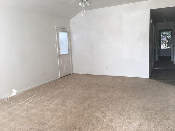 3rd image of 500 Manhattan Dr APT A