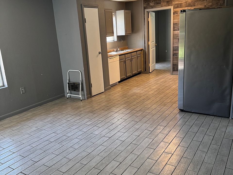 2nd image of 984 Asheville Dr